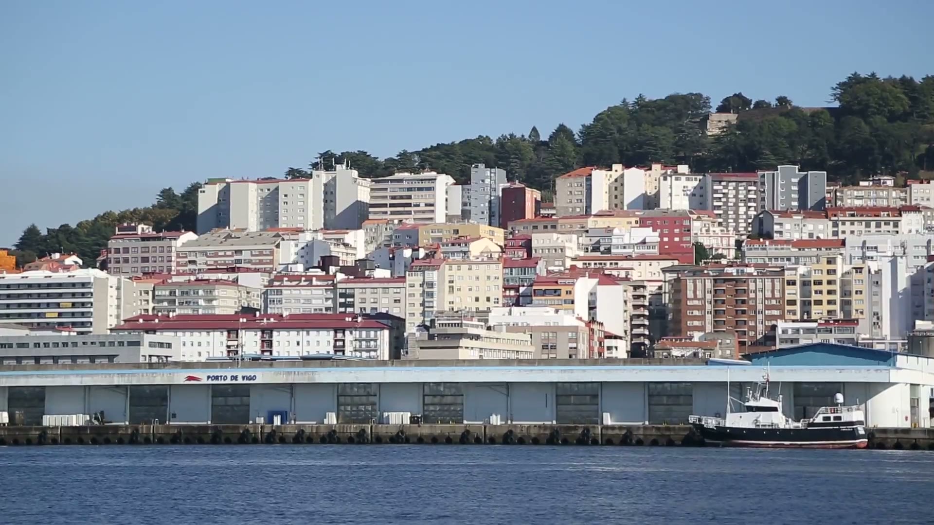 Vista del puerto de Vigo y la ría